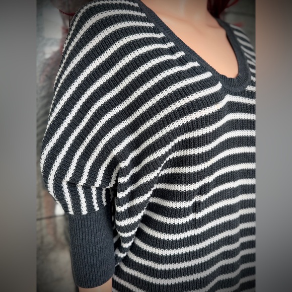 Express Navy and White Knit Sweater - Picture 4 of 10